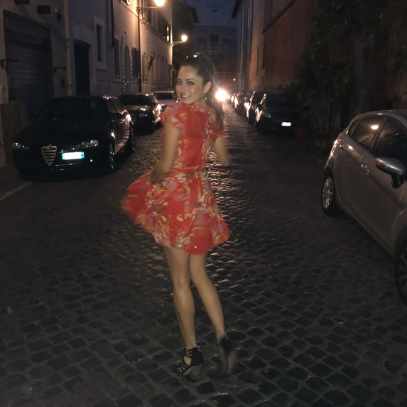 Meet your Posher, Lorraine - Picture 2 of 4